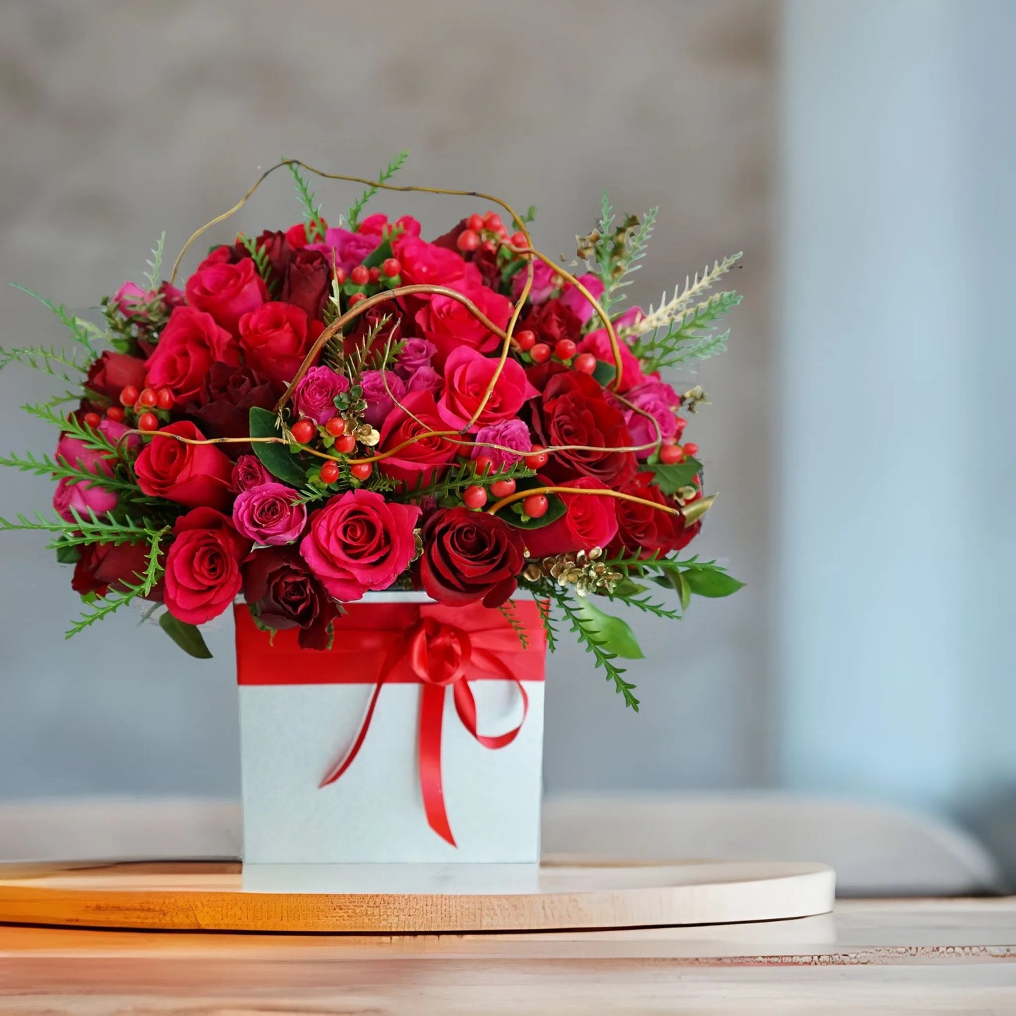 Hot Pink, Red Roses Arrangement (042)